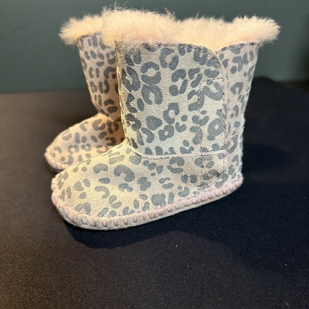 UGG Australia Baby Girl Cassie Leopard Pink Booties Size 2/3 Sheepskin Lined